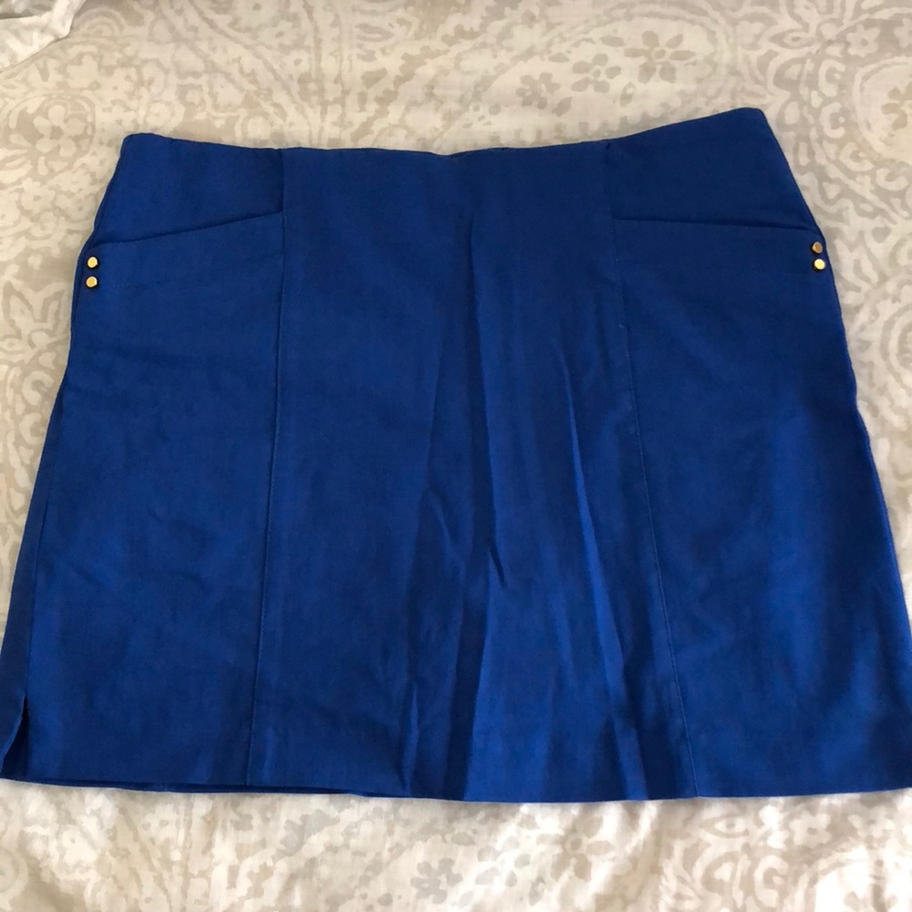 Like new stretch skort size 2 petite royal blue